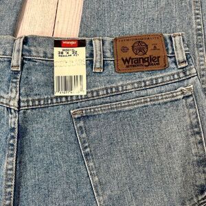 Vintage Mens Wrangler Hero Jeans Regular Fit in Light Wash Size 38 x 32